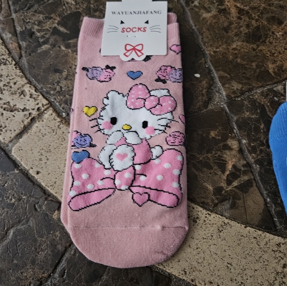 5 pair bundle of no show hello kitty socks adult sizes 9-11 variety NWT - Picture 3 of 7